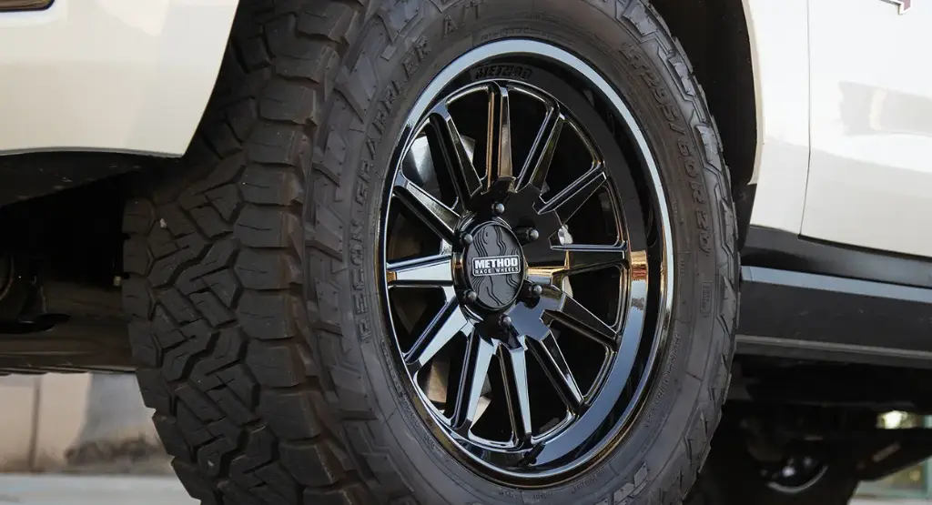 Method MR323 17X8.5 0MM Offset 6X139.7 106.25MM CB Gloss Black Wheel - Suitable for Hilux/Prado 120/150/LC300 