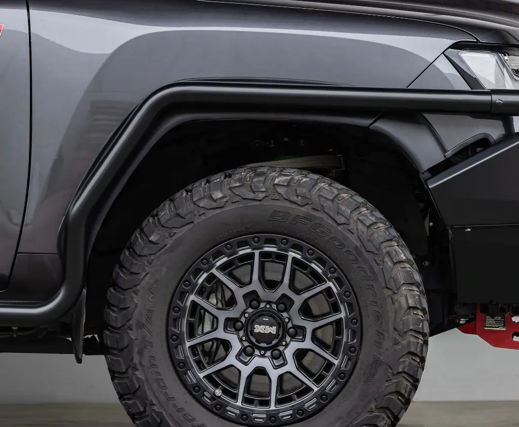 Ironman Premium Side Steps & Rails for Toyota LandCruiser 200 Series Kenya