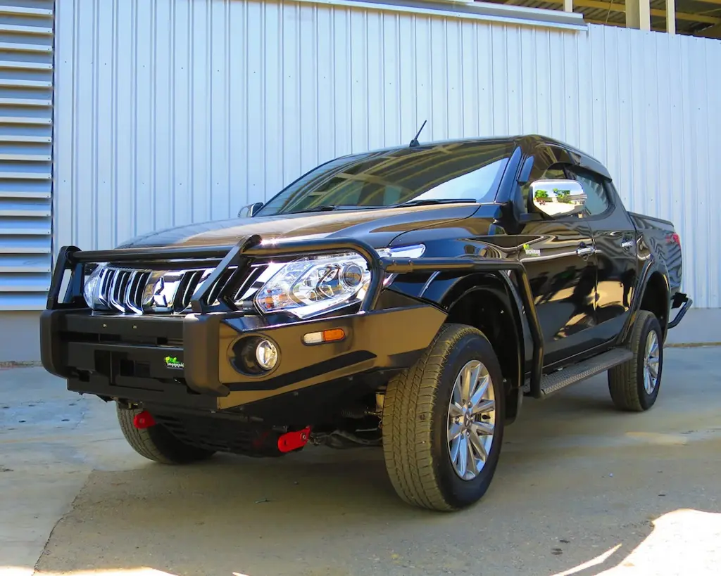 Ironman Airbag Compatible Bull Bar C/W In-Built Indicators & Fog Lamps For Mitsubishi L200