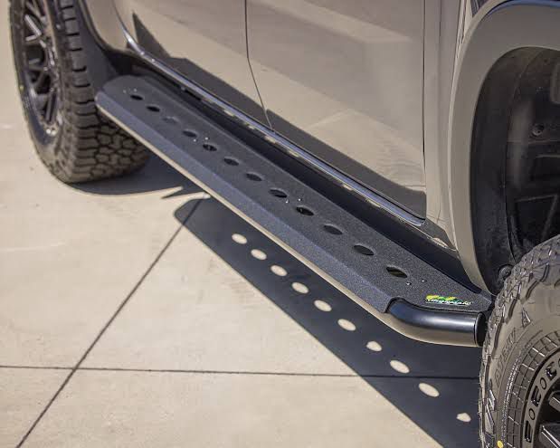 Ironman Premium Side Steps for Toyota Land Cruiser 79 Series D/C