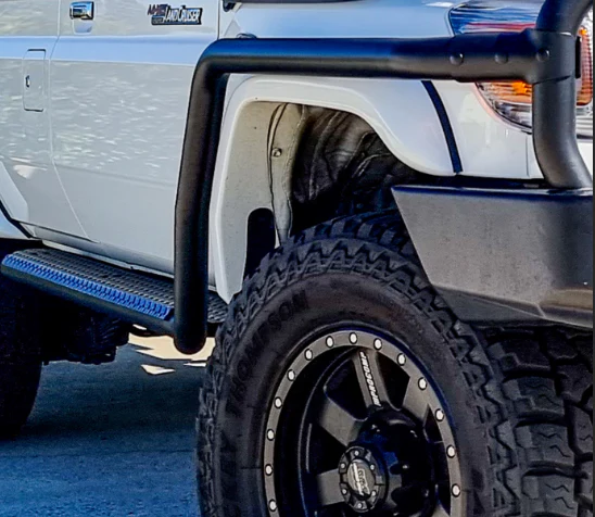 Ironman Premium Side Steps & Rails for Toyota LandCruiser 200 Series (11/2015+ non-KDSS models)